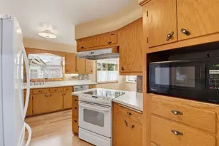 542 E Van Beck Ave, Milwaukee, WI 53207 - Photo 3