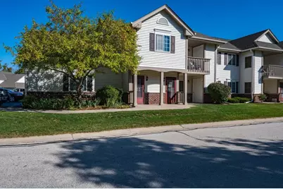 596  Pewaukee Rd #C, Pewaukee, WI 53072 - Photo 1