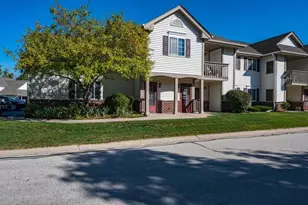 596 Pewaukee Rd, Pewaukee, WI 53072 - Photo 1