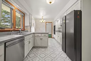 3628 Country Ln, Racine, WI 53405 - Photo 9