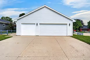 3110 Sherman Ct, South Milwaukee, WI 53172 - Photo 3