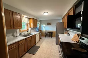 885 S Imperial Dr, Hartland, WI 53029 - Photo 13