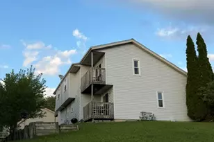 885 S Imperial Dr, Hartland, WI 53029 - Photo 5
