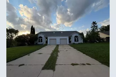 885 S Imperial Dr #889, Hartland, WI 53029 - Photo 1