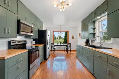 1621  Johnston Dr, Manitowoc, WI 54220 - Photo 3