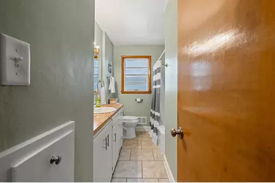 1621  Johnston Dr, Manitowoc, WI 54220 - Photo 17