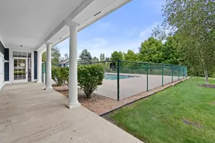 758 Bridlewood Dr, Hartford, WI 53027 - Photo 11