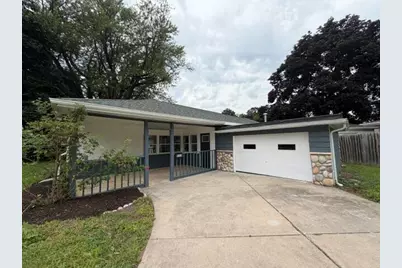 925 N Oakwood Ave, Oconomowoc, WI 53066 - Photo 1