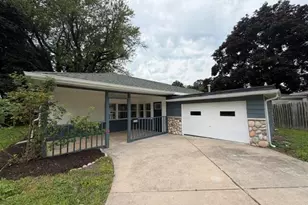 925 N Oakwood Ave, Oconomowoc, WI 53066 - Photo 1