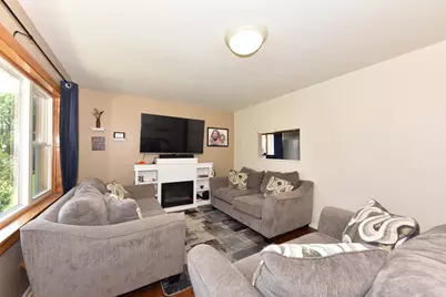 4917 S 28th St, Greenfield, WI 53221 - Photo 7