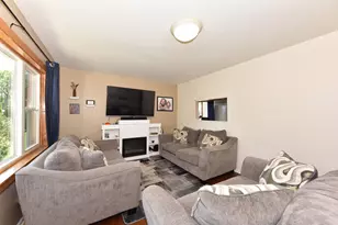 4917 S 28th St, Greenfield, WI 53221 - Photo 7