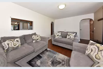 4917 S 28th St, Greenfield, WI 53221 - Photo 7