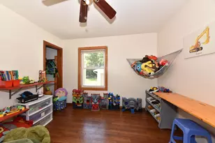 4917 S 28th St, Greenfield, WI 53221 - Photo 15