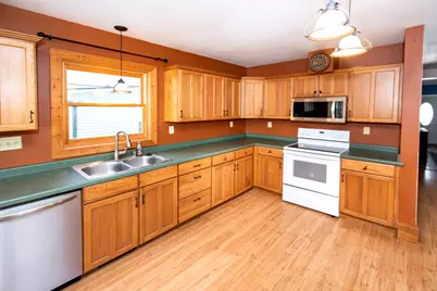 226 W Capitol Dr, Hartland, WI 53029 - Photo 13