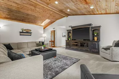 335 W Highland Dr, Grafton, WI 53024 - Photo 5