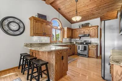 335 W Highland Dr, Grafton, WI 53024 - Photo 9