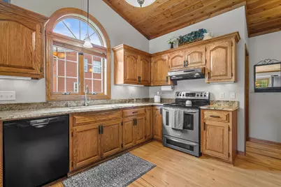 335 W Highland Dr, Grafton, WI 53024 - Photo 11