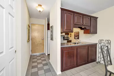 1409 N Prospect Ave #504, Milwaukee, WI 53202 - Photo 3