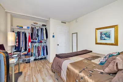 1409 N Prospect Ave #504, Milwaukee, WI 53202 - Photo 11
