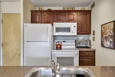 1409 N Prospect Ave #504, Milwaukee, WI 53202 - Photo 5