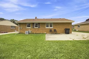 4453 S 66th St, Greenfield, WI 53220 - Photo 23