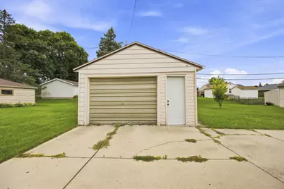 4453 S 66th St, Greenfield, WI 53220 - Photo 23