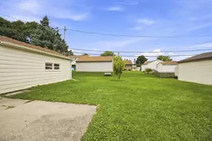 4453 S 66th St, Greenfield, WI 53220 - Photo 21