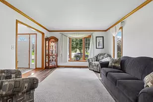 10468 S George Dr, Oak Creek, WI 53154 - Photo 3