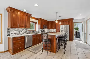 10468 S George Dr, Oak Creek, WI 53154 - Photo 9