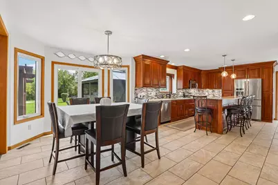 10468 S George Dr, Oak Creek, WI 53154 - Photo 7