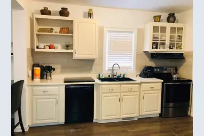 642  Summit Ave, Oconomowoc, WI 53066 - Photo 7