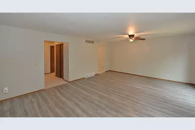 5616  Cambridge Ln #5, Racine, WI 53406 - Photo 5