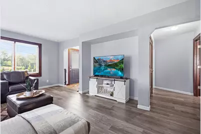 4809 W Loomis Rd, Greenfield, WI 53220 - Photo 5