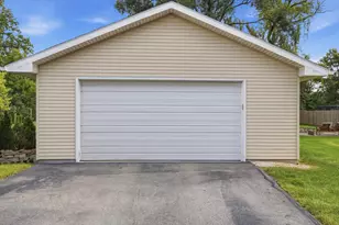 4809 W Loomis Rd, Greenfield, WI 53220 - Photo 25