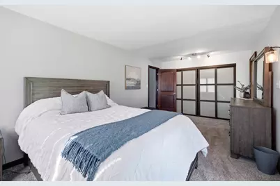 4809 W Loomis Rd, Greenfield, WI 53220 - Photo 11