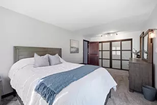 4809 W Loomis Rd, Greenfield, WI 53220 - Photo 11