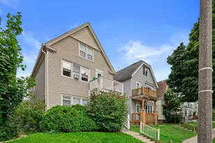 2962 N Pierce St, Milwaukee, WI 53212 - Photo 3