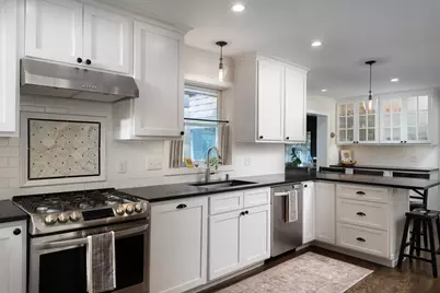 1521 N 122nd St, Wauwatosa, WI 53226 - Photo 13