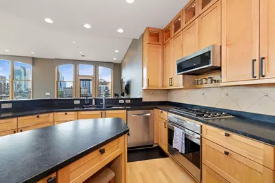 1325 N Van Buren St #601, Milwaukee, WI 53202 - Photo 9