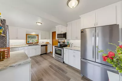 3927 S 57th St, Milwaukee, WI 53220 - Photo 7