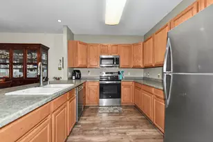 W173N5537 Ravenwood Dr, Menomonee Falls, WI 53051 - Photo 11