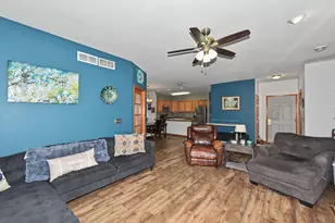 W173N5537 Ravenwood Dr, Menomonee Falls, WI 53051 - Photo 9