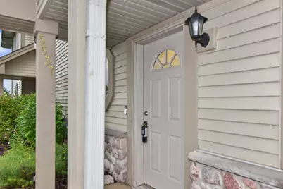 W173N5537  Ravenwood Dr #5537, Menomonee Falls, WI 53051 - Photo 5