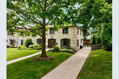 7822 W Wisconsin Ave, Wauwatosa, WI 53213 - Photo 3