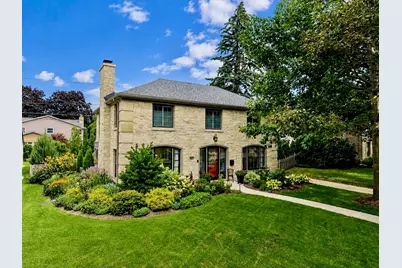 7822 W Wisconsin Ave, Wauwatosa, WI 53213 - Photo 1
