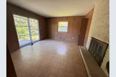 5800  Lakeview Dr, Greendale, WI 53129 - Photo 9
