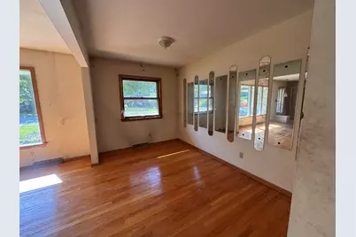 5800  Lakeview Dr, Greendale, WI 53129 - Photo 5