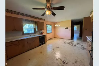 5800  Lakeview Dr, Greendale, WI 53129 - Photo 3