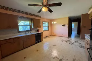 5800 Lakeview Dr, Greendale, WI 53129 - Photo 3