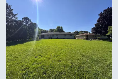 5800  Lakeview Dr, Greendale, WI 53129 - Photo 7